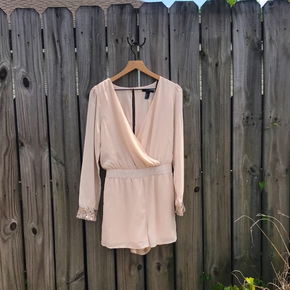 NWT - Forever 21 - Peach Elegant Shorts Romper with Long Sleeves - Size Large - Picture 1 of 8